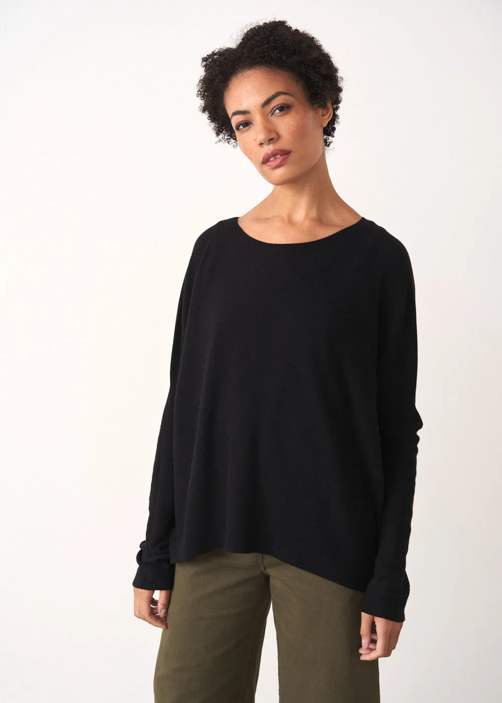 QUINN ROUND NECK SWEATER - BLACK