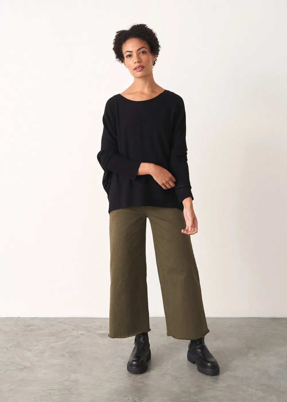 QUINN ROUND NECK SWEATER - BLACK