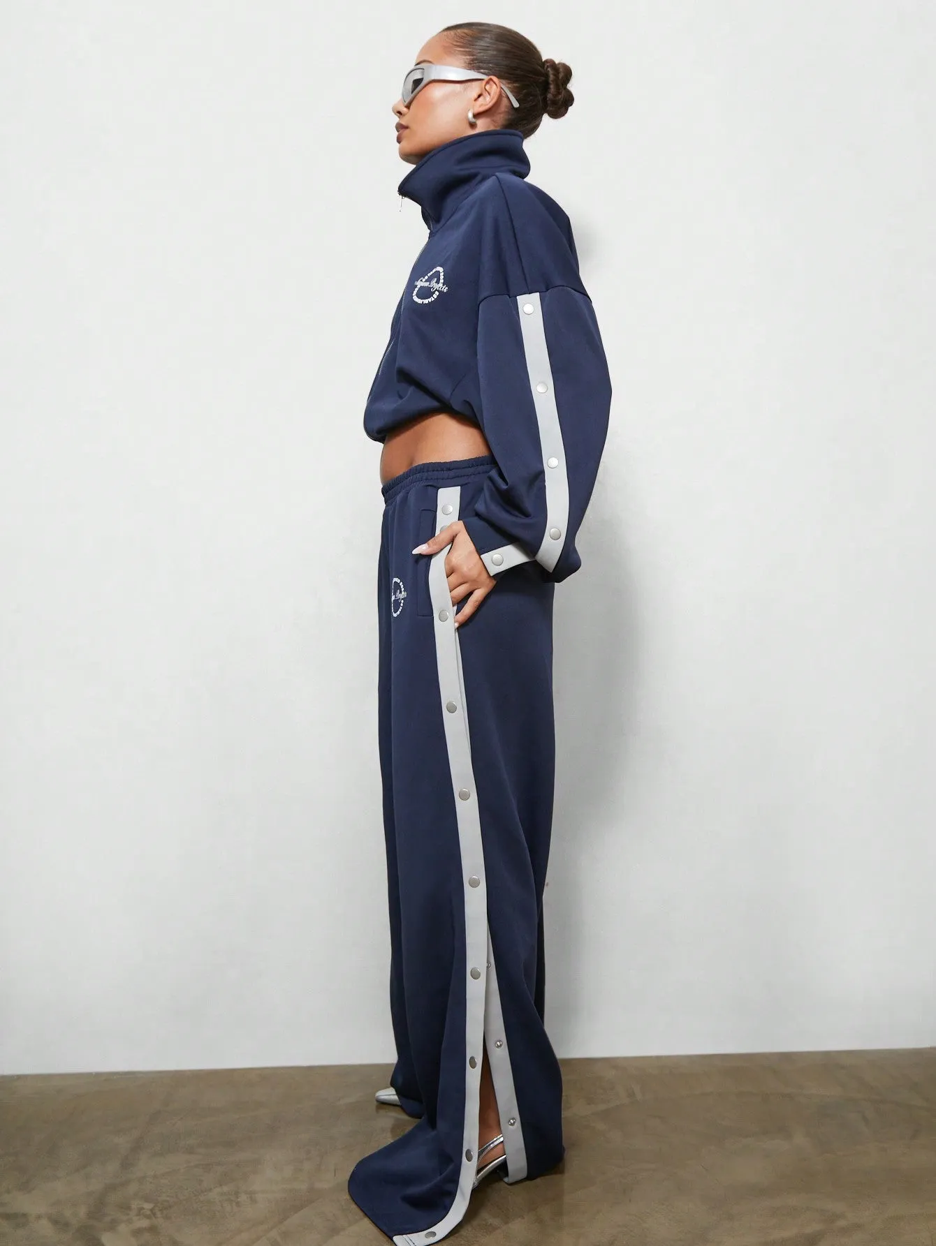 SUMWON WOMEN Wide Leg Side Popper Sweatpants With Contrast Panel & Small Letter Graphic Print