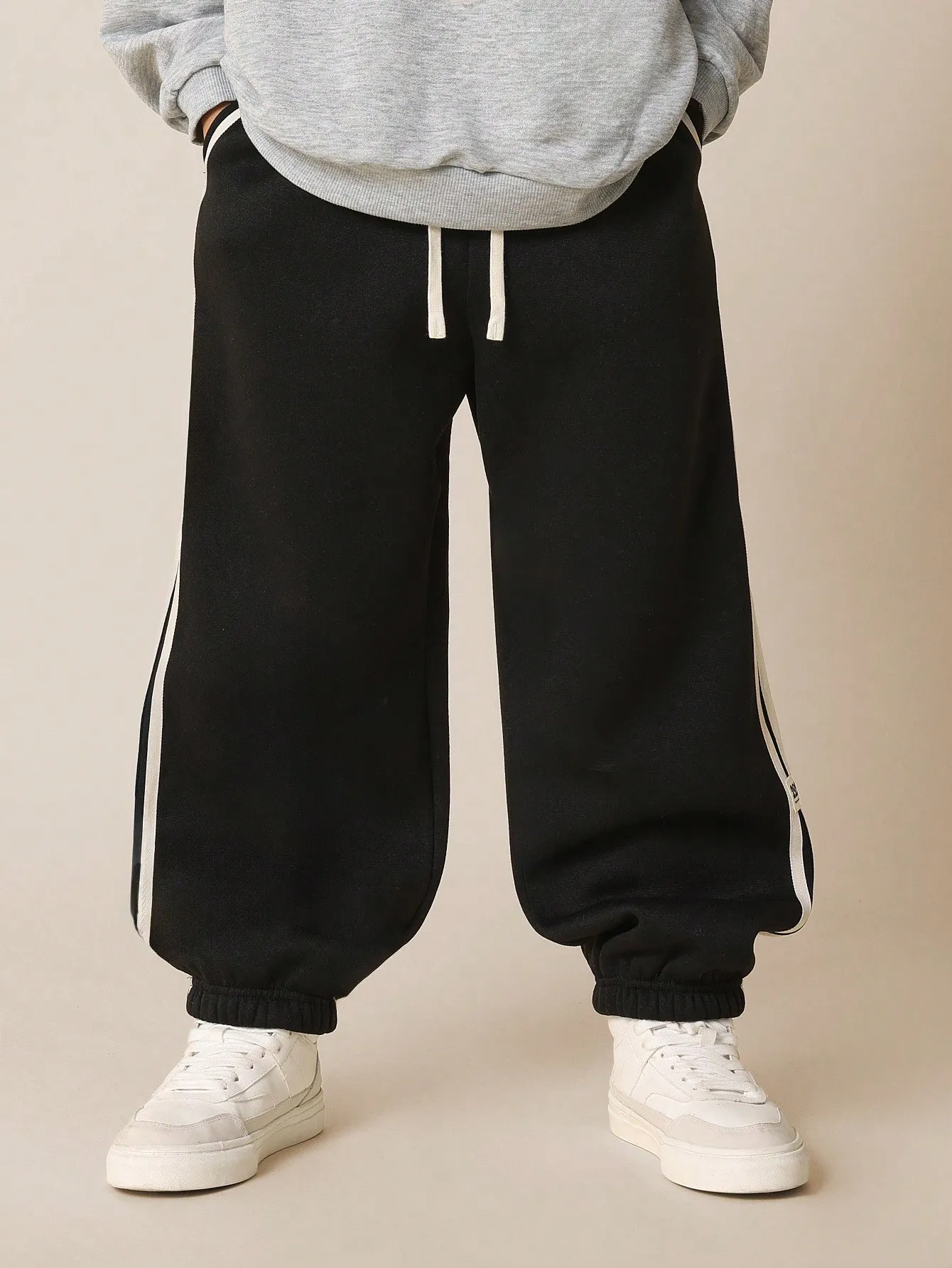 Tween Boys Loose Fit Side Stripe Panel 90's Jogger With Drawcords